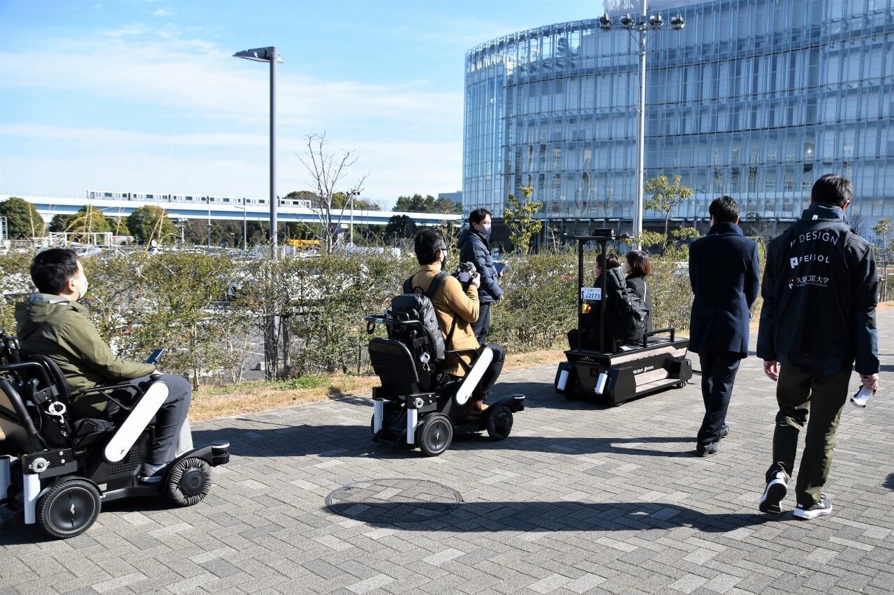 館外での試乗会風景