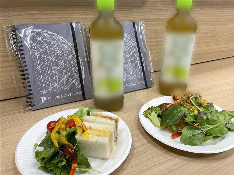 オリジナルノートと軽食